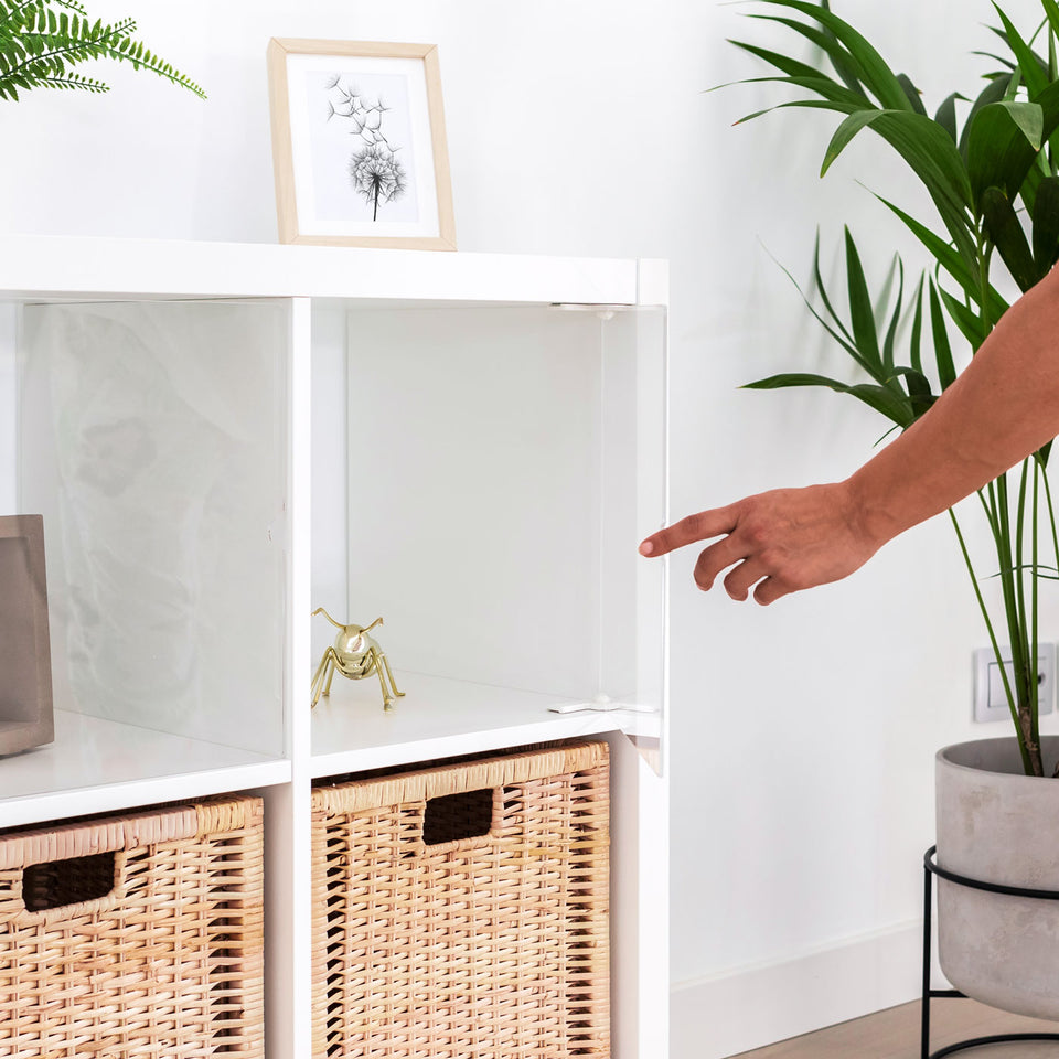 vitrina-estanteria-kallax-y-expedit-de-ikea-puerta-transpartente-milukadoors-metacrilato-sin-cristal